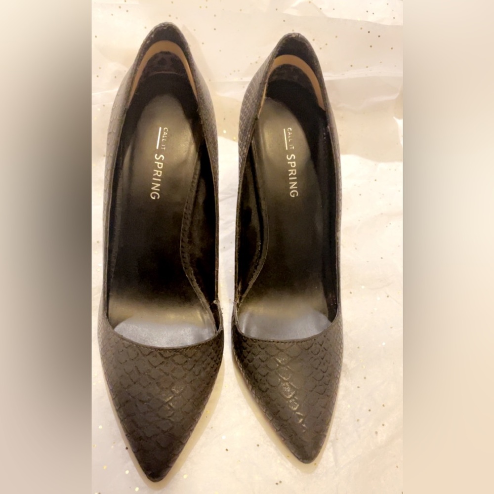 Gorgeous black pumps